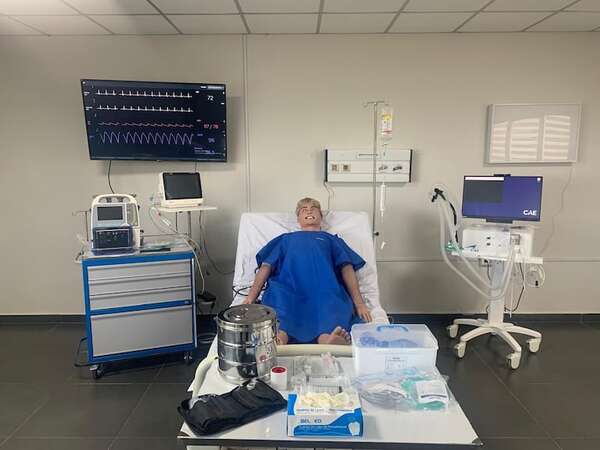 Simulación médica de alta fidelidad llega a Hernandarias - Negocios - ABC Color