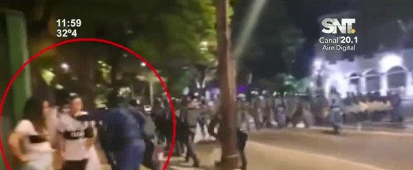 Incidentes tras la consagración de Olimpia: policías agreden a hinchas - SNT