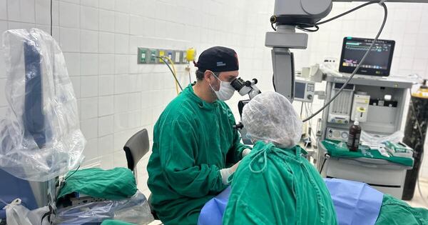 La Nación / Realizan exitoso trasplante de córnea en el Hospital de Clínicas