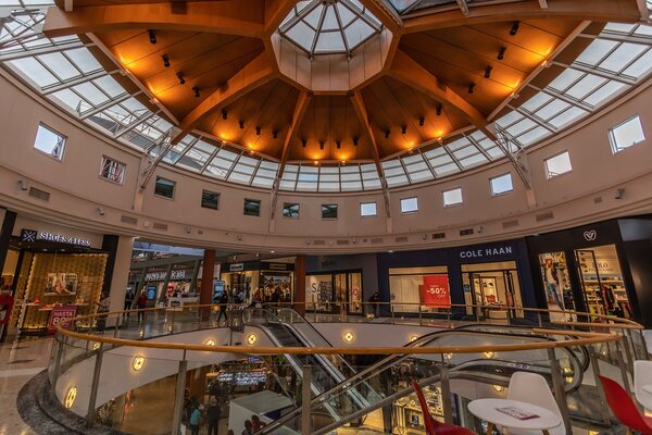 Movimiento comercial aumentó un 12% en shoppings gracias a eventos corporativos y deportivos | Análisis Macro | 5Días