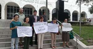 La Nación / Un grupo de jubilados del IPS exige celeridad en juicio laboral