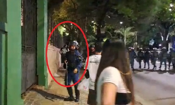 Policía que agredió a hincha de Olimpia alegó tener “problemas personales” - OviedoPress