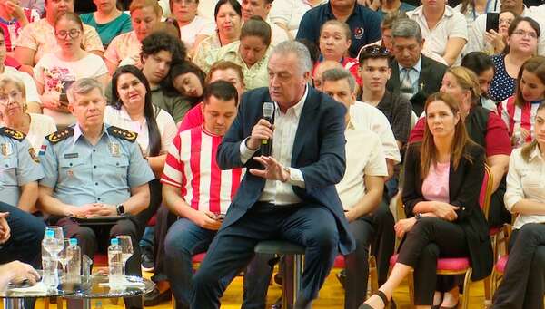 Alfaro dejó en offside a Santi Peña: esto fue lo que dijo sobre la educación en Paraguay - Nacionales - ABC Color