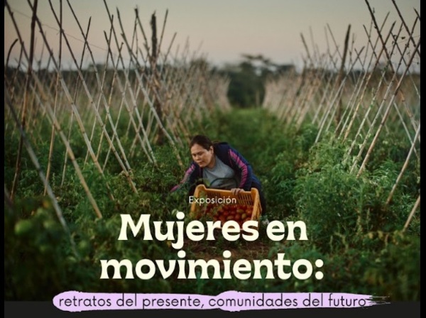 Mujeres en Movimiento: Retratos de cambio y liderazgo