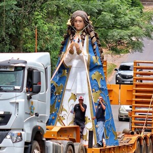 Instalan escultura gigante de la Virgen de Caacupé en el Tupasy Ykuá • RADIO NACIONAL