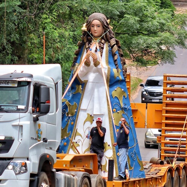 Instalan escultura gigante de la Virgen de Caacupé en el Tupasy Ykuá • RADIO NACIONAL