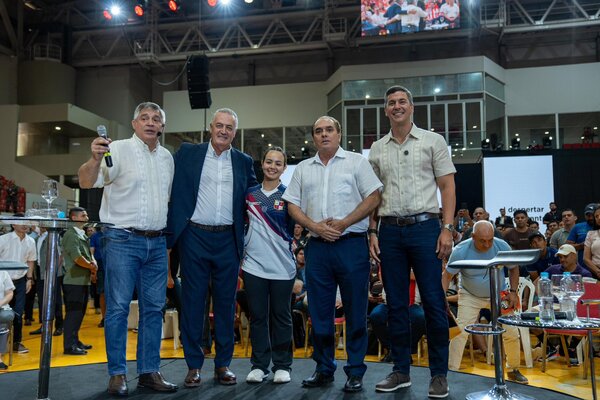 Gustavo Alfaro comparte lecciones de liderazgo con 4.000 docentes en evento junto al presidente Peña - El Trueno