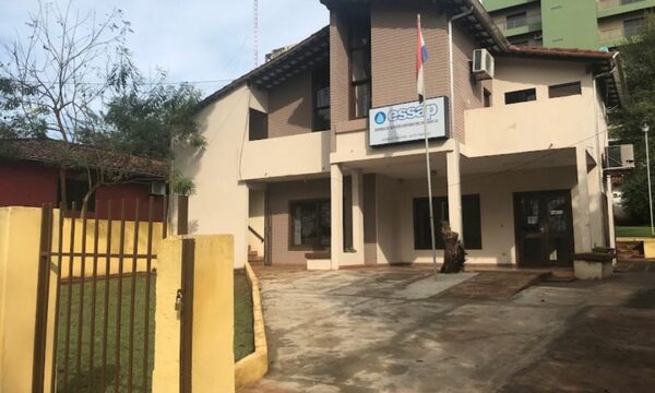 Denuncian ineficiencia en la atención de reclamos por parte de ESSAP en Ciudad del Este