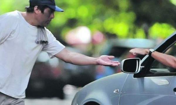 Municipalidad anuncia medidas contra molestos cuidacoches - OviedoPress