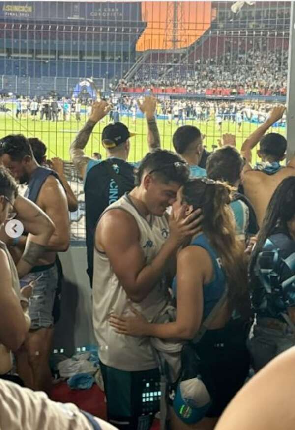 Reecuentro viral en la Sudamericana: protagonista revela si volvió o no con su exnovio - Soy un viral - ABC Color
