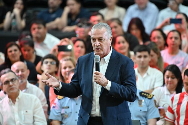 Alfaro brindó una charla a docentes - San Lorenzo Hoy
