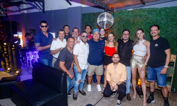 Figuras de Montecarlo FM se reúnen para festejar los 30 años de la radio