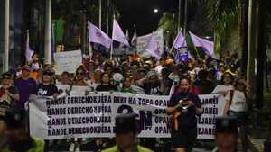 Marcha 25N: “La mayor cantidad de feminicidios pudieron ser evitados”, denuncian mujeres en Asunción