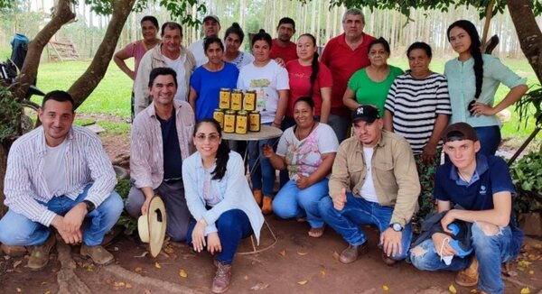 INFONA desarrolló producción forestal y apicultura en Caazapá