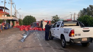 Santaní: volcó un camión que transportaba cerveza - 1000 Noticias