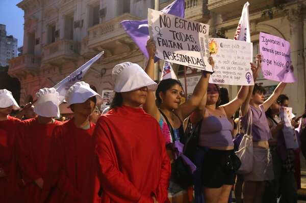Mujeres paraguayas alzan su voz contra la violencia machista y de las instituciones - Nacionales - ABC Color
