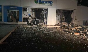 Asalto a banco: Tres detenidos, una ambulancia implicada y se busca a ex policía – Prensa 5