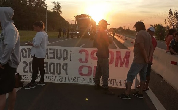 En San José volvieron a cerrar ruta en reclamo al MOPC - Noticiero Paraguay