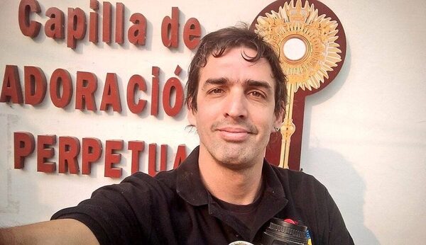 (VIDEO) Aquiles Báez cañeó a hincha olimpero por no aguanta “bife” de poli