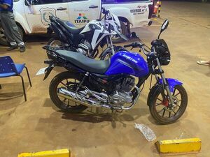 Asalto a surtidor termina en persecución e incautación de una motocicleta en CDE - La Clave