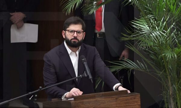 Fiscalía investiga denuncia contra Gabriel Boric por acoso