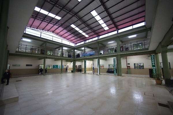 Denuncian excesivo aumento de cuotas en colegio privado - Nacionales - ABC Color
