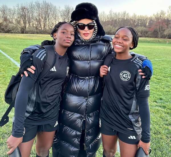 Madonna, mamá orgullosa de sus gemelas futbolistas - Gente - ABC Color