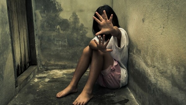 Adolescente de 17 años fue abusada mientras hacía caminata