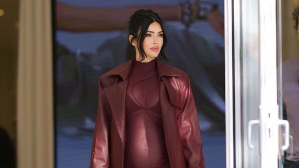 ¡Mamau! Megan Fox mostró pancita con vestuario transparente