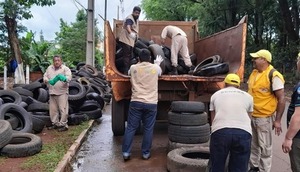 Operativo elimina miles de criaderos del Aedes aegypti en barrio de CDE - ADN Digital