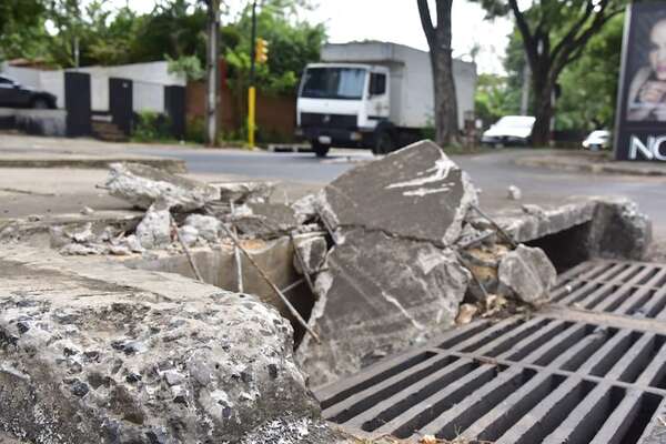 Asunción de Nenecho: avenida Boggiani con baches, agua servida y paseo central en pésimo estado - Nacionales - ABC Color