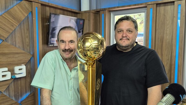 Rodrigo Nogués, de las ganas de irse con Cardona a ser campeón en ocho meses