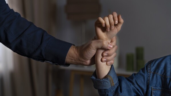 Violencia vicaria: Joven madre denuncia a su pareja por llevarse a su hija