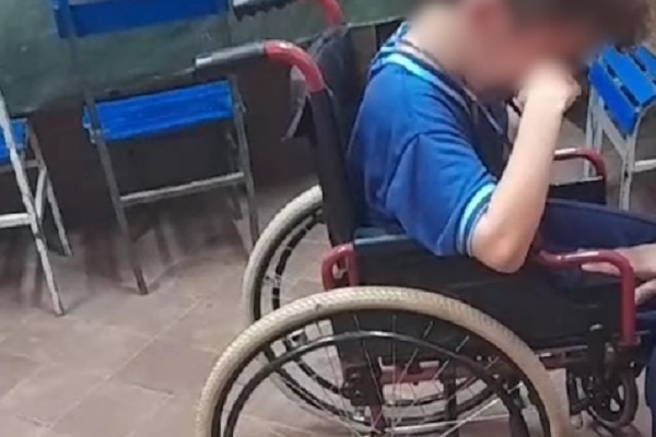 Madre denuncia que expulsaron a su hijo con discapacidad de la escuela - Noticiero Paraguay