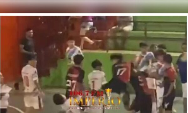 Peloteritos se moquetearon en partido de fútbol de salón: Madres piden sanciones