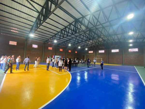 Inauguran polideportivo en el Colegio Nacional Sagrado Corazón de Jesús de Arroyo Porã