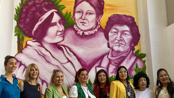 Murales celebran el legado de mujeres paraguayas