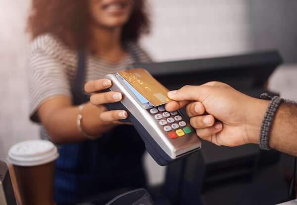 Inusual salto en cantidad de tarjetas de crédito en octubre. ¿Qué motivó este repunte? - Negocios - ABC Color