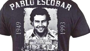 La “moda” narco de Pablo Escobar inunda el Mercado 4