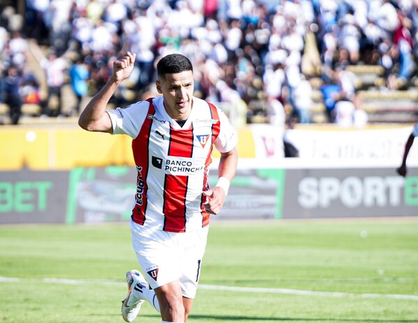 Alex Arce: Un registro histórico en su primera temporada con la Liga de Quito en Ecuador