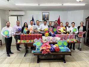 Consulado taiwanés dona luces navideñas y juguetes a la Comuna de Minga Guazú - La Clave