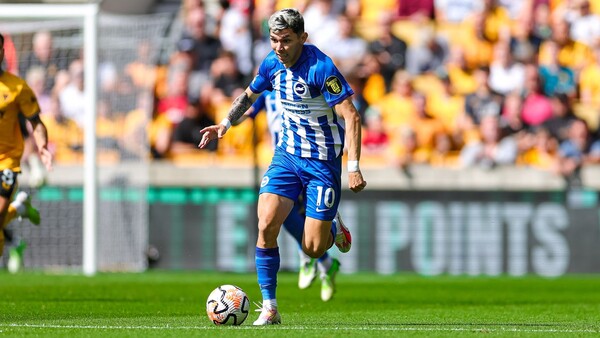 La falta de oportunidades lleva a Julio Enciso al equipo Sub-21 del Brighton