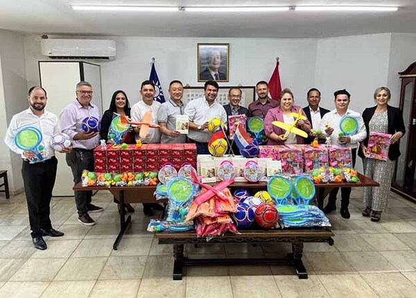 Consulado de Taiwán en Ciudad del Este dona luces navideñas y juguetes a la comunidad de Minga Guazú | DIARIO PRIMERA PLANA