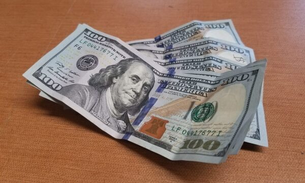 Leve alivio: el dólar vuelve a bajar un poquito