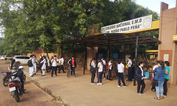 Adolescentes tomaron colegio Pedro P. Peña asesorados por un adulto, según director de Educación - OviedoPress