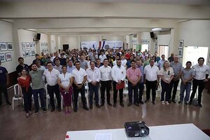 Gobernación de Alto Paraná socializa obras para mejorar infraestructura en 79 instituciones educativas del departamento | DIARIO PRIMERA PLANA