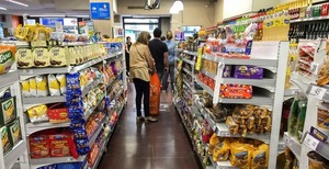 Bajan ventas un 12,8% en supermercados de Argentina