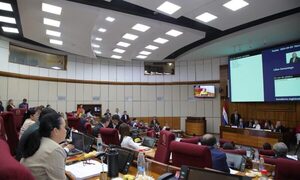 Opositores encabezan ranking de senadores con mayor valoración ciudadana