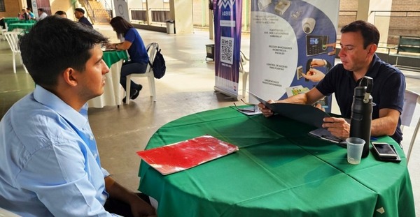 Más de 170 postulantes se presentaron en la Feria de Pasantía Laboral