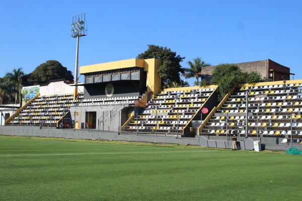 Versus / Recoleta no podrá utilizar su estadio en Primera División